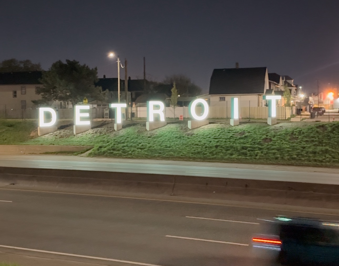 Detroit sign lights up – Metro Detroit News